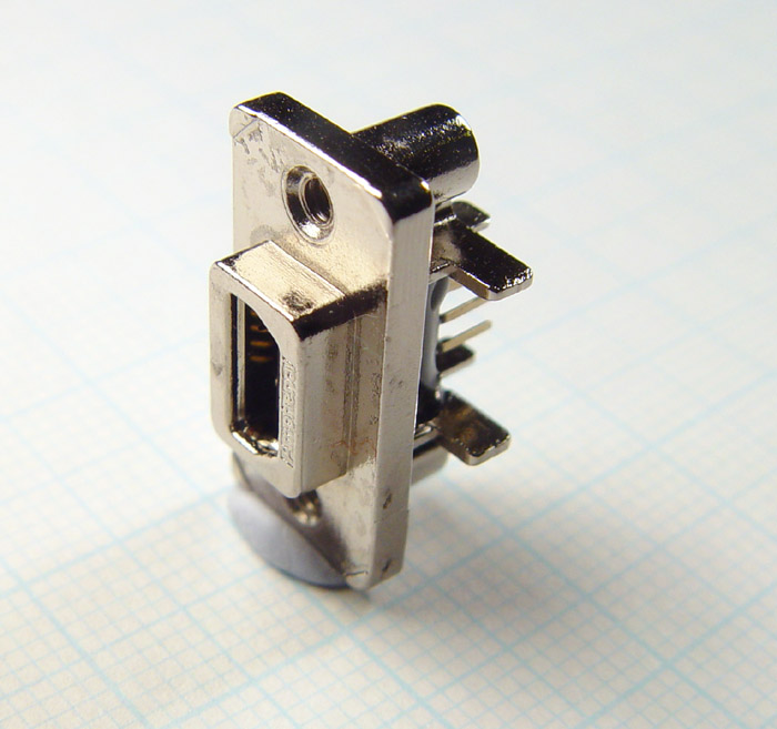 Amphenol mini-B USB connectors for panel mount and through-hole PCB connection