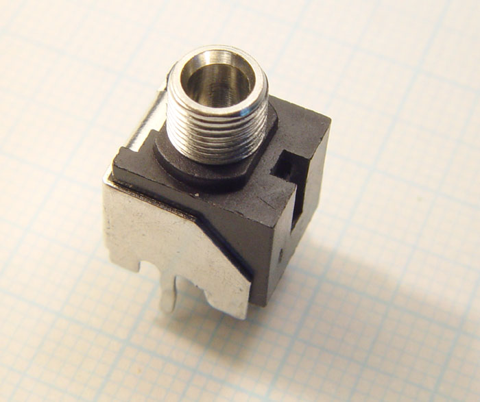 3.5mm mono socket with NC contact for vertical mount on PCB, with threaded bushing