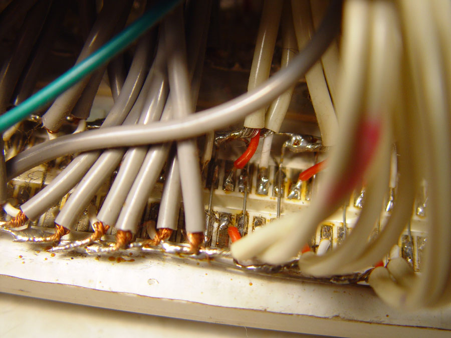 Audio patch bay made with solderless breadboard